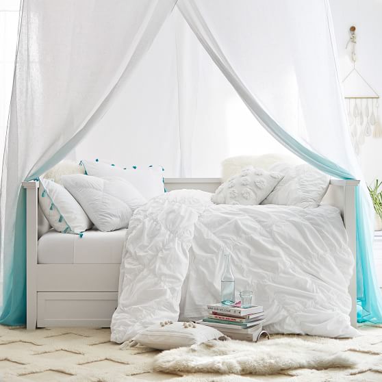 girly daybed
